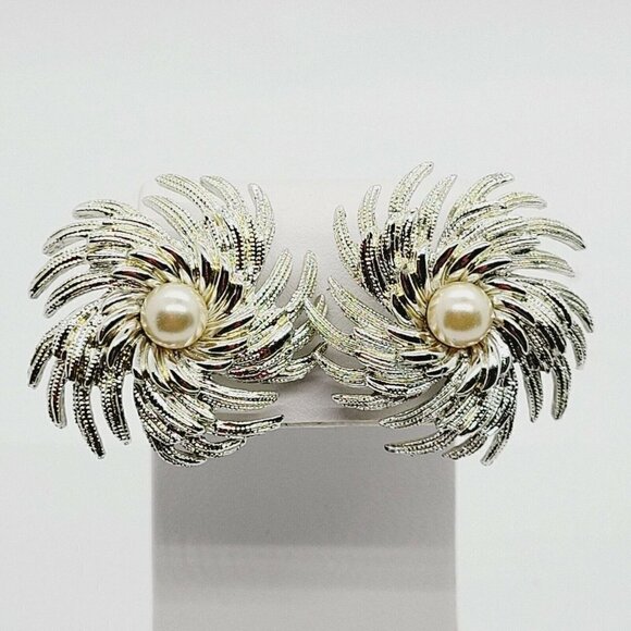 Sarah Coventry Jewelry - Sarah Coventry Swirl Sunburst Clip Earrings Vintage Pearl Focal Silver Tone 1.25